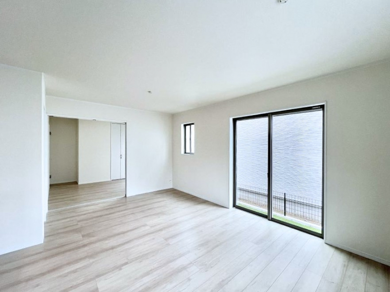 ���̑����ρ@�Ƒ��̏Ί炪���R�Ɛ��܂�Ă���A����ȕ��͋C�̃_�C�j���O�Ɏd�オ���Ă��܂��B