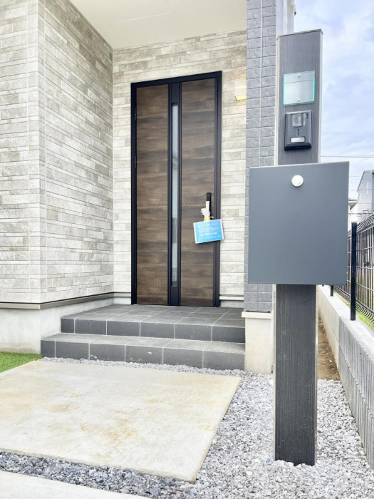 ���̑��@�\�D�E�C���^�[�z���E�|�X�g���ЂƂɏW��B�G���g�����X�ɂȂ��ރV���v���f�U�C���B