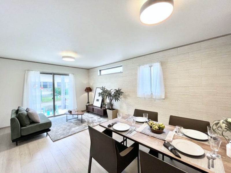 ���̑����ρ@�Ƒ��̏Ί炪���R�Ɛ��܂�Ă���A����ȕ��͋C�̃_�C�j���O�Ɏd�オ���Ă��܂��B