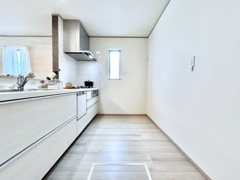 �L�b�`���@�u�₩�ȕ����ʂ蔲����L�b�`���B��������̂Ŗ��邭���C�ɂ��𗧂��܂��B