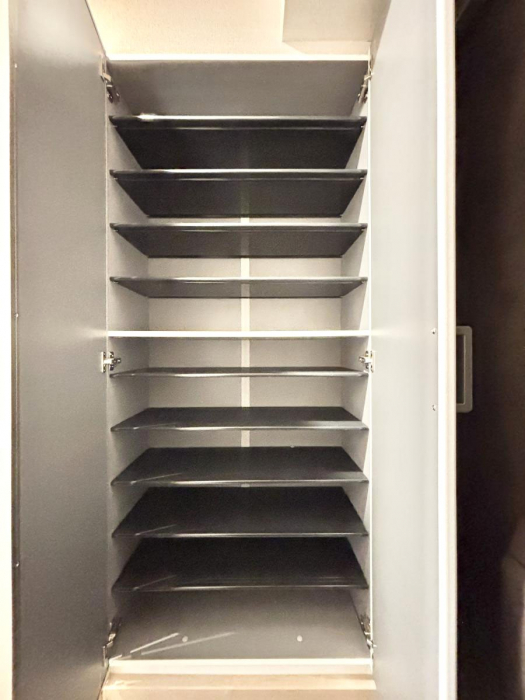 ���̑����ρ@�����Ղ���[�ł���V���[�Y�{�b�N�X�ŉƑ��S���̌C���A���ւ�������B  