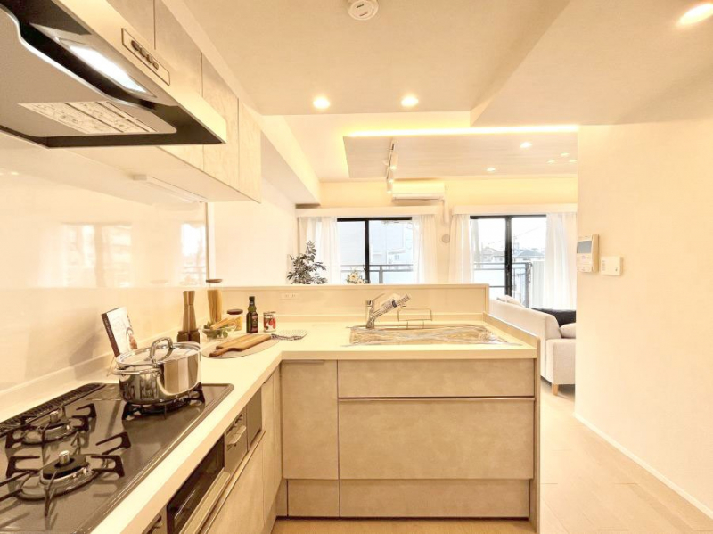 �L�b�`���@���������Ȃ���ł����Ƒ��Ƃ̉�b���y���߂�ΖʃL�b�`��