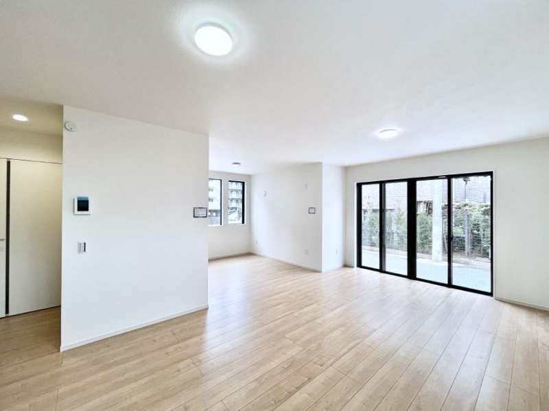 ���r���O�@�傫�ȑ����炽���Ղ�̗z���ƕ����������郊�r���O