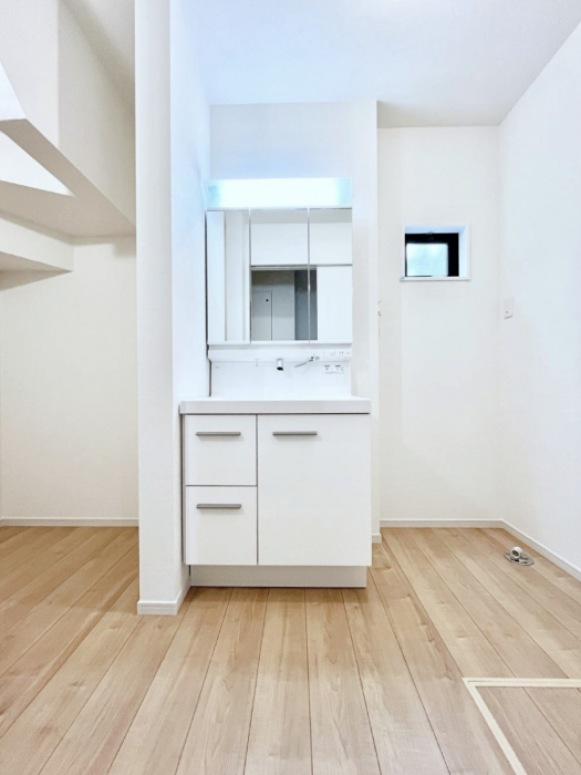 ���ʑ�E���ʏ��@��Ƃ�̐��ʃX�y�[�X�Œ��̐g�x�x���X���[�Y��