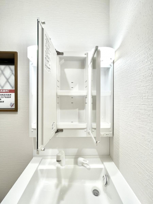 ���̑����ρ@�O�ʋ��̗��ɁA���ϕi��q���p�i�Ȃǂ����[�\�B���ʑ����������ƕۂ��܂��I