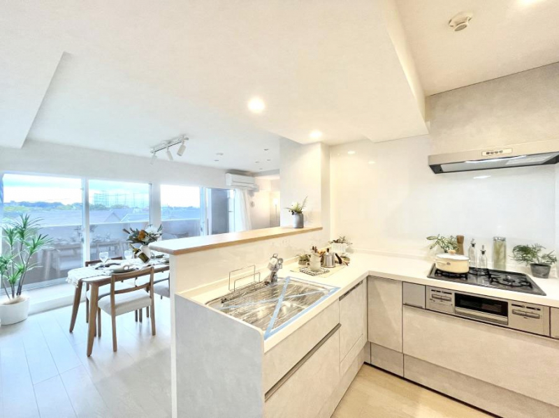 �L�b�`���@���������Ȃ���ł����Ƒ��Ƃ̉�b���y���߂�ΖʃL�b�`��