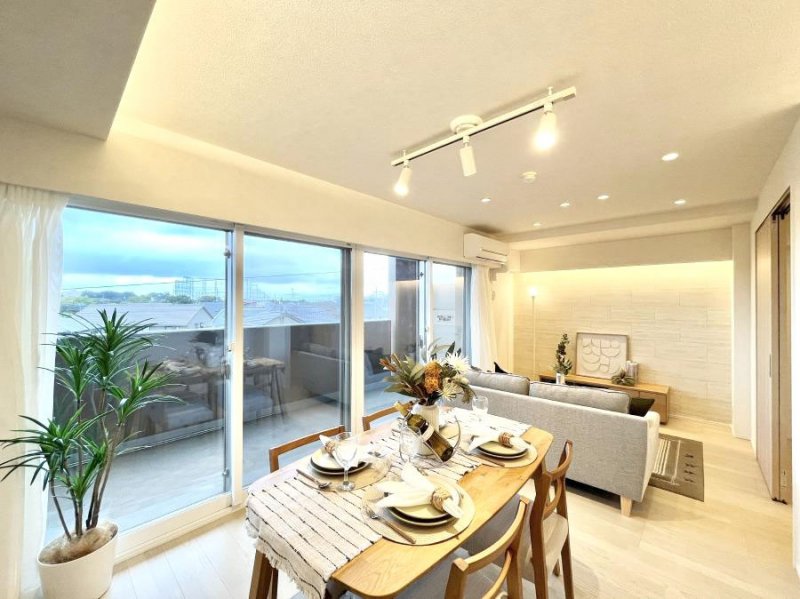 ���r���O�@�������������͋C�̂k�c�j�͉Ƒ��݂�Ȃ̉��K���