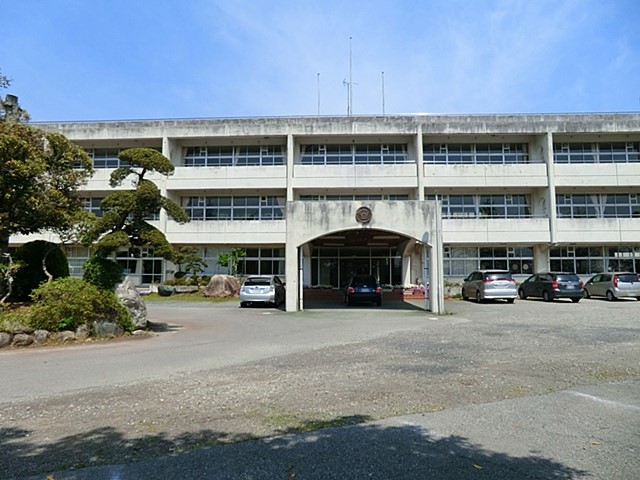 ���ӊ��@���w�Z 2100m �x�m�����w�Z