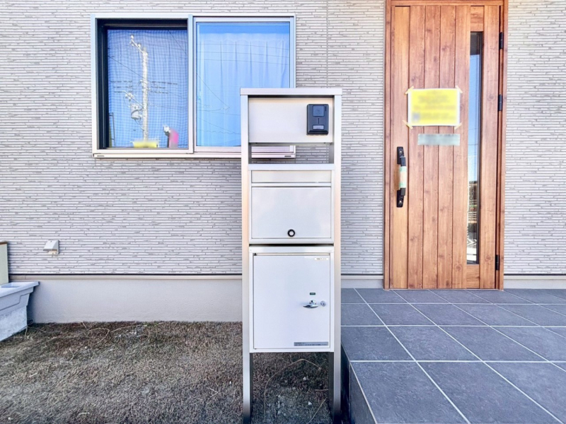 ���̑��@�\�D�E�C���^�[�z���E�|�X�g�E��z�a�n�w���ЂƂɏW��B�G���g�����X�ɂȂ��ރV���v���f�U�C���B