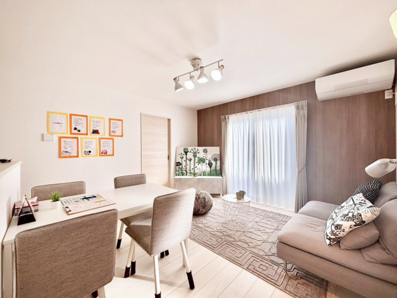 ���̑����ρ@�Ƒ��̏Ί炪���R�Ɛ��܂�Ă���A����ȕ��͋C�̃_�C�j���O�Ɏd�オ���Ă��܂��B