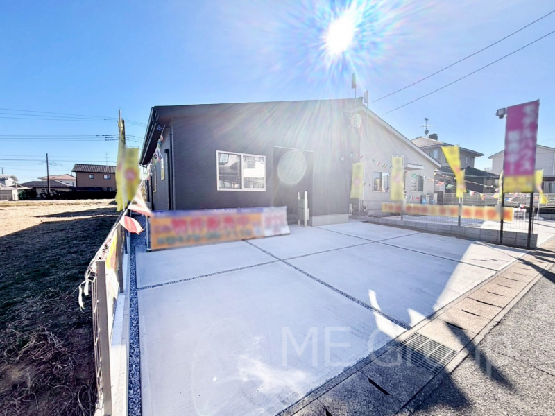 �@���ԂR��\�I�}�Ȃ��q�l�̒��ԂɁB�܂��A���Ƒ��̎��]�ԃX�y�[�X�Ƃ��Ă��劈��B