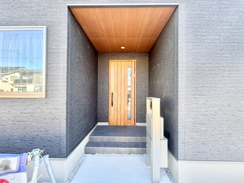 ���ց@��؂ȉƑ��A���q���o�}���錺�ցB���֑O�͉����t���ŉJ���~���Ă��Ă��G��ɂ����ł��B 