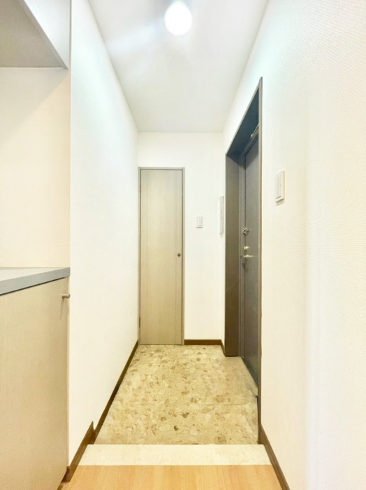 ���ց@����