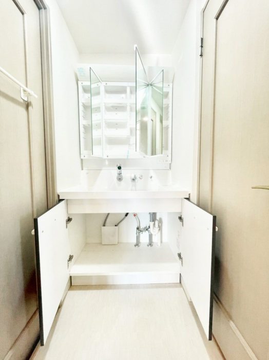 ���̑����ρ@�O�ʋ��̗��ɁA���ϕi��q���p�i�Ȃǂ����[�\�B���ʑ����������ƕۂ��܂��I