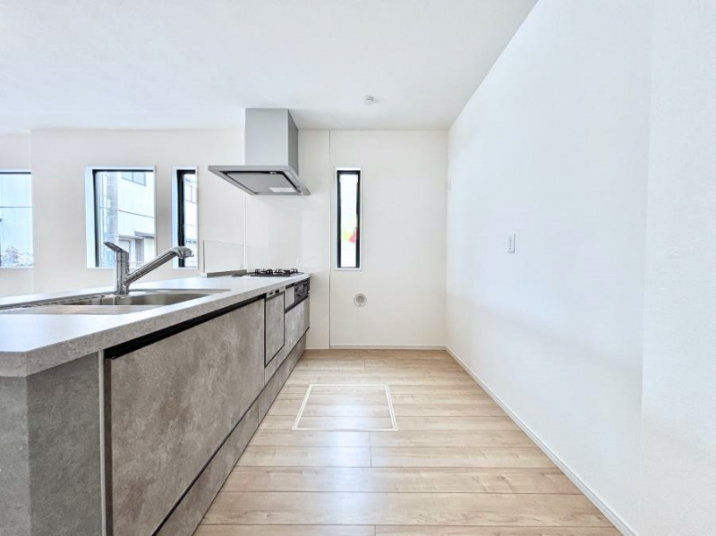 �L�b�`���@�u�₩�ȕ����ʂ蔲����L�b�`���B��������̂Ŗ��邭���C�ɂ��𗧂��܂��B