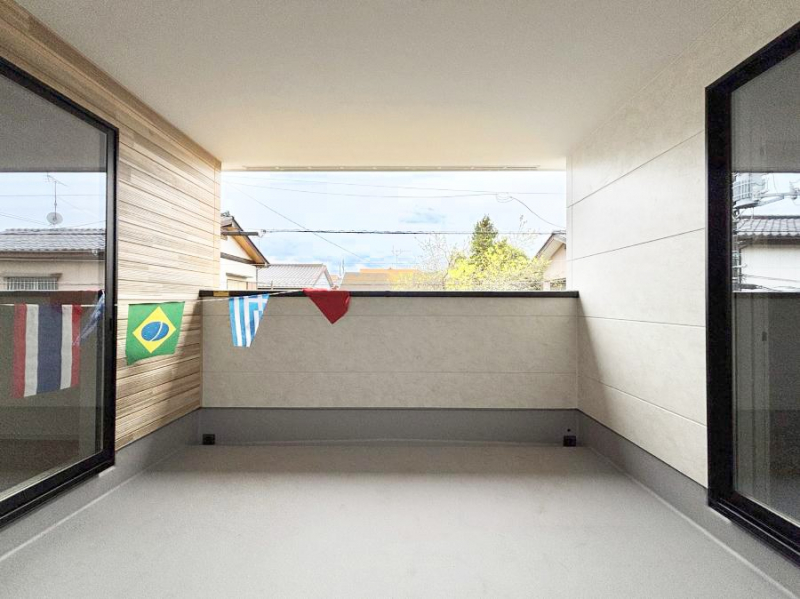 �o���R�j�[�@�C���i�[�o���R�j�[�Ȃ̂ŉJ�ł����󕨂����������o���āA���ʂ�������̂Ŋ������ǂ��A�������X�y�[�X�Ƃ��ďd�󂵂܂��B 