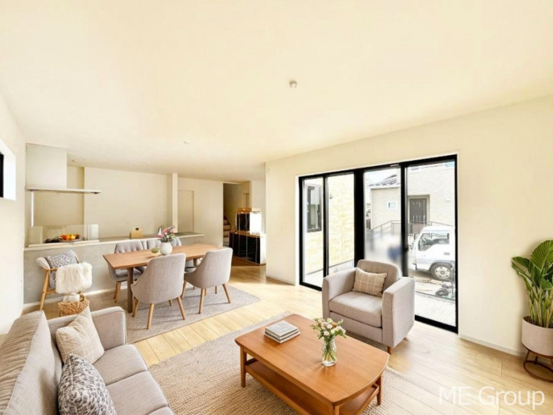 ���r���O�@�傫�ȑ����炽���Ղ�̗z���ƕ����������郊�r���O���Ƌ��CG�ł�  