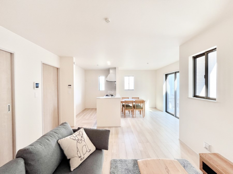 ���r���O�@���Ƒ��̓��₩�Șb�����ŕ�܂�閾�邢���r���O  