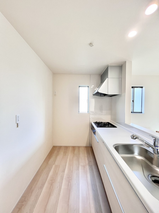 �L�b�`���@�u�₩�ȕ����ʂ蔲����L�b�`���B��������̂Ŗ��邭���C�ɂ��𗧂��܂��B