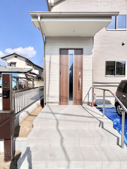 ���ց@��؂ȉƑ��A���q���o�}���錺�ցB���֑O�͉����t���ŉJ���~���Ă��Ă��G��ɂ����ł��B 