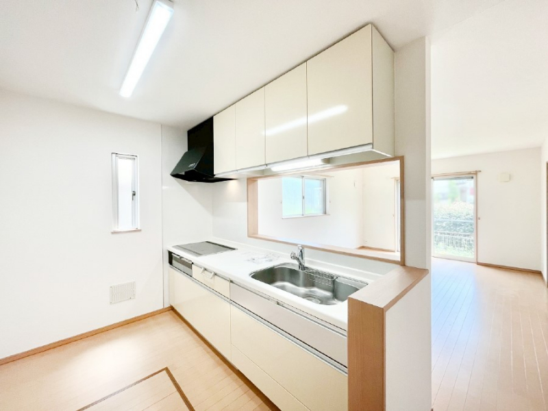 �L�b�`���@���r���O�����n����l�C�̃J�E���^�[�L�b�`���Ŋy����������