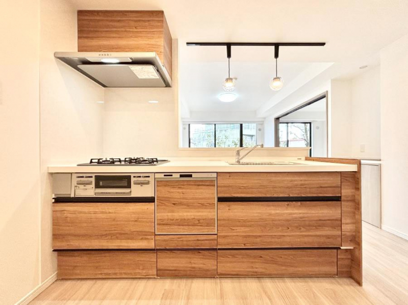 �L�b�`���@���������Ȃ���ł����Ƒ��Ƃ̉�b���y���߂�ΖʃL�b�`��