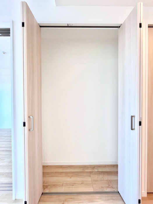 ���̑����ρ@���r���O���[�B�����Ɏ��[������ƕ����W�܂�LDK���X�b�L���Еt�������ł��ˁB  