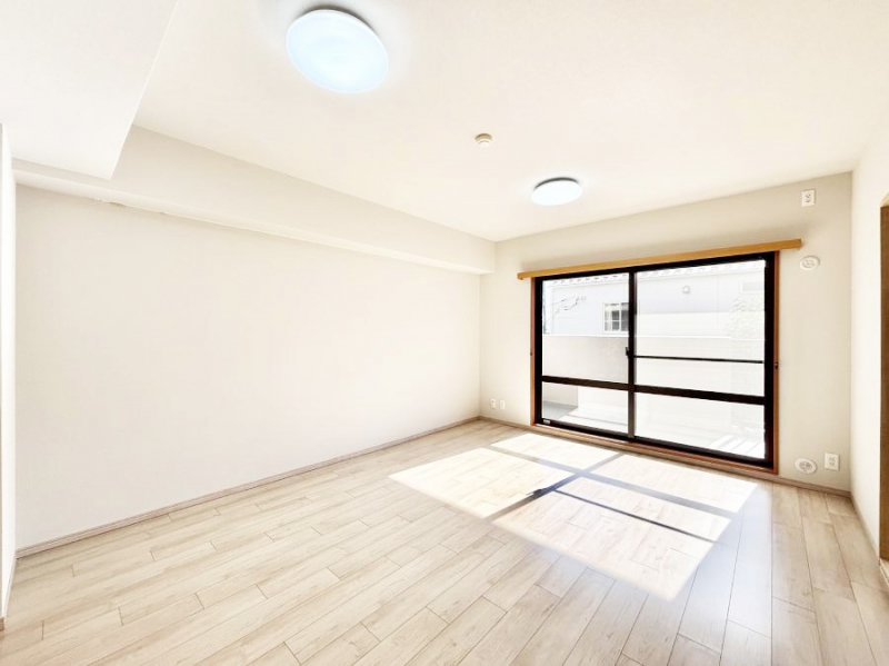 ���r���O�@�傫�ȑ����炽���Ղ�̗z���ƕ����������郊�r���O