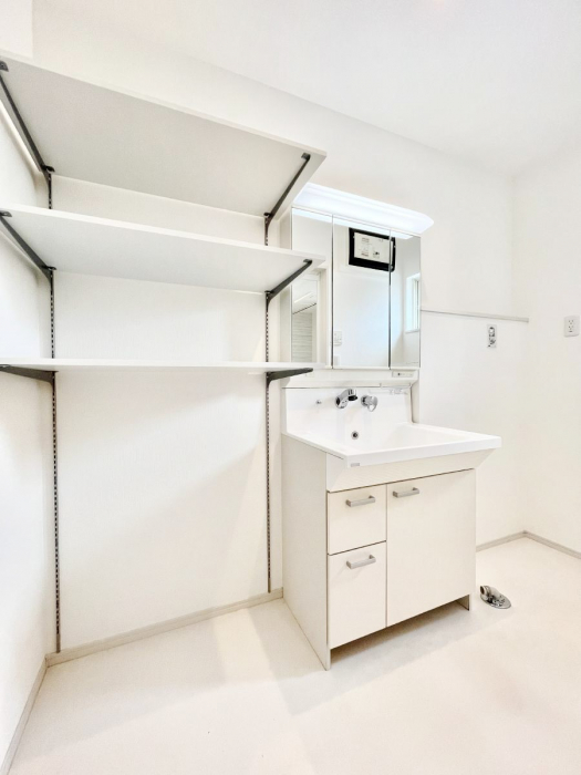 ���ʑ�E���ʏ��@��Ƃ�̐��ʃX�y�[�X�Œ��̐g�x�x���X���[�Y��