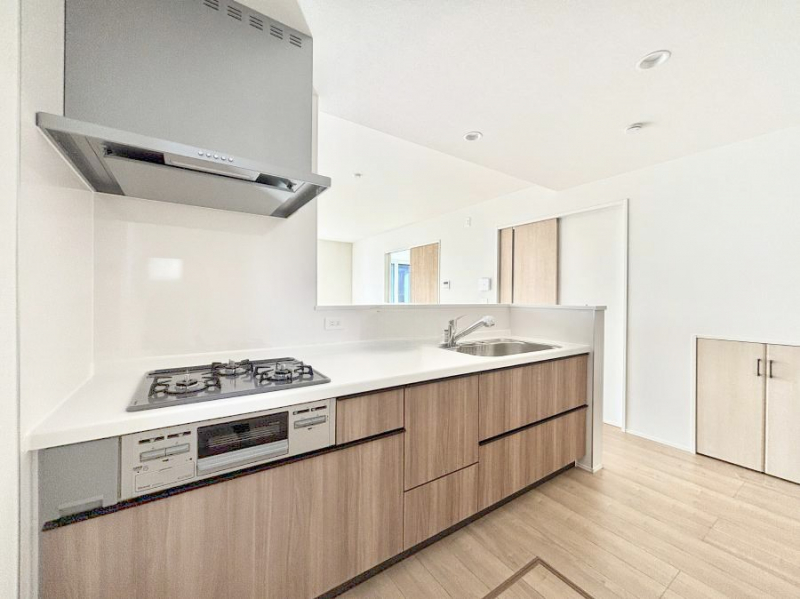 �L�b�`���@���r���O�ŗV�Ԃ��q�l�������Ȃ��炨�������ł���ΖʃL�b�`���B  