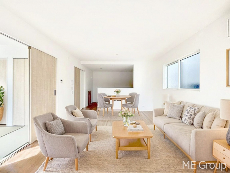 ���r���O�@�Ƒ��̘a�₩�ȉ�b���������Ă������B�J�����̂��郊�r���O�ł��B���Ƌ��CG�ł�  