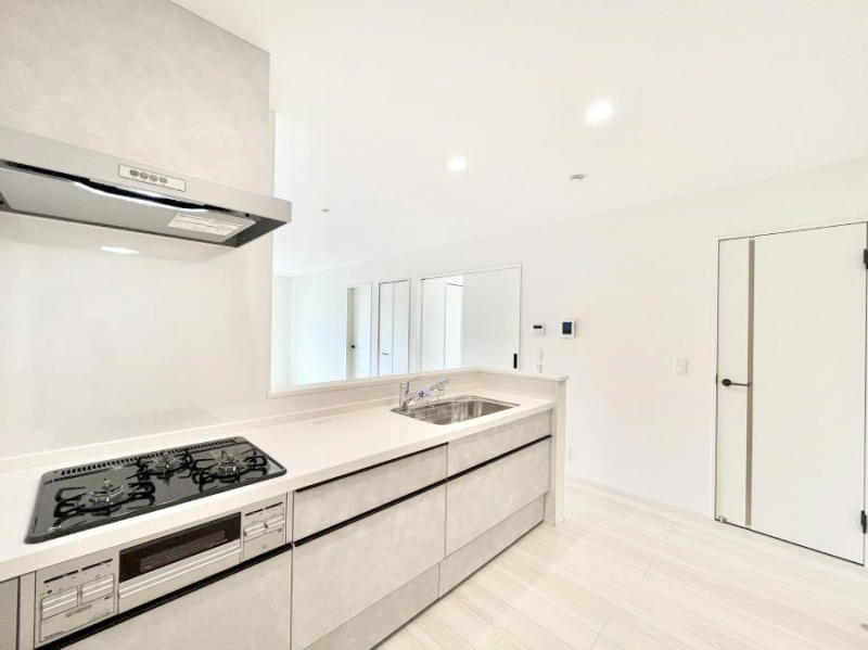 �L�b�`���@���r���O�ŗV�Ԃ��q�l�������Ȃ��炨�������ł���ΖʃL�b�`���B  