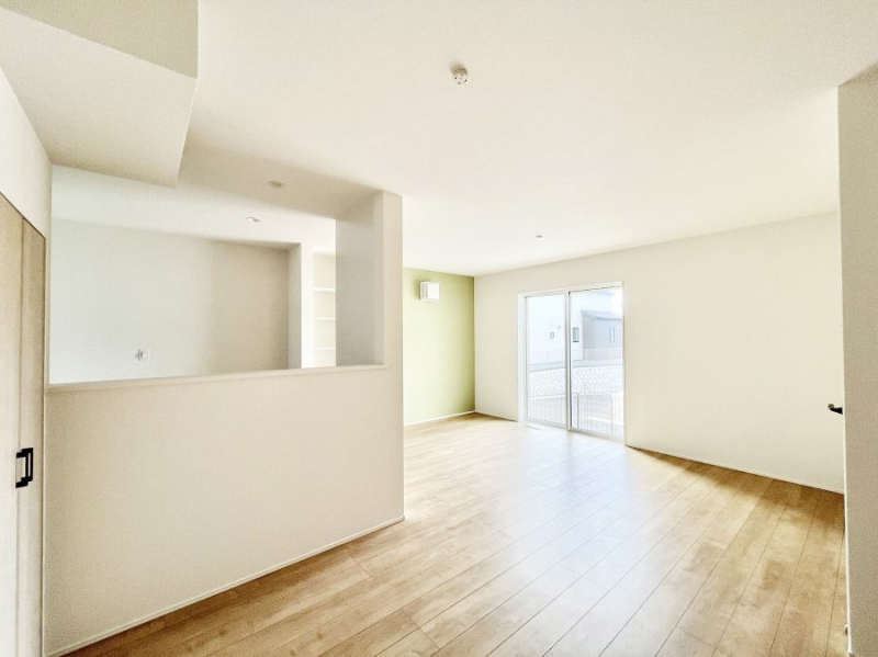 ���r���O�@�傫�ȑ����炽���Ղ�̗z���ƕ����������郊�r���O  