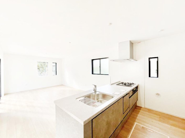 �L�b�`���@���Ƒ��̉�b�e�ޑΖʃL�b�`���B���������̃p�p�}�}�����Ƒ��Ɖ߂������Ԃ����������I