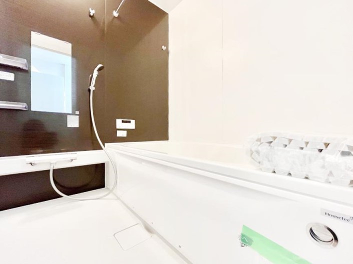 �����@���������̂���_�[�N�J���[����ɂ����o�X���[����1���̔������t���b�V���I