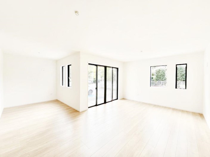 ���r���O�@���邢�z���������A�����̕��͋C�ɖ�������郊�r���O�_�C�j���O 