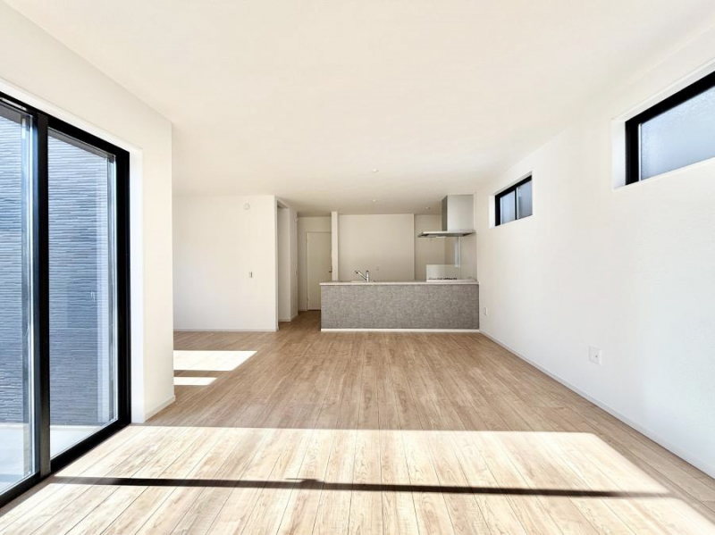 ���r���O�@���邢�z���������A�����̕��͋C�ɖ�������郊�r���O�E�_�C�j���O�B �@