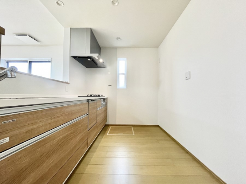 �L�b�`���@�u�₩�ȕ����ʂ蔲����L�b�`���B��������̂Ŗ��邭���C�ɂ��𗧂��܂��B