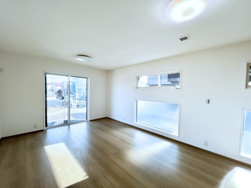 ���r���O�@�傫�ȑ����炽���Ղ�̗z���ƕ����������郊�r���O