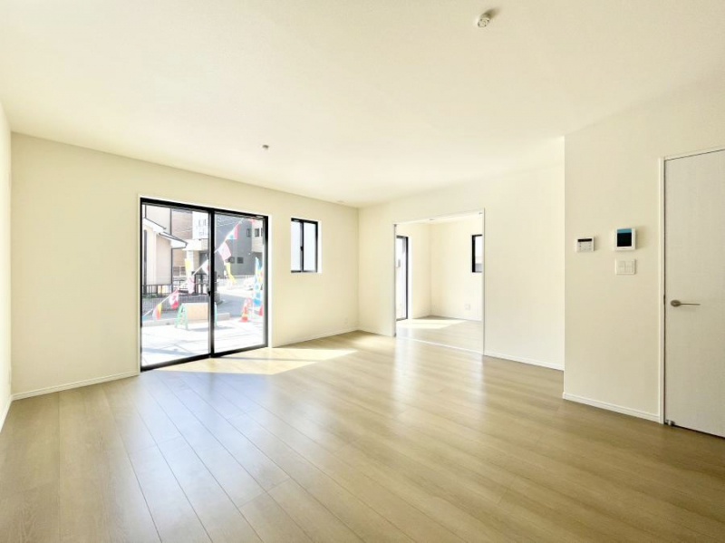 ���̑����ρ@�Ƒ��̏Ί炪���R�Ɛ��܂�Ă���A����ȕ��͋C�̃_�C�j���O�Ɏd�オ���Ă��܂��B