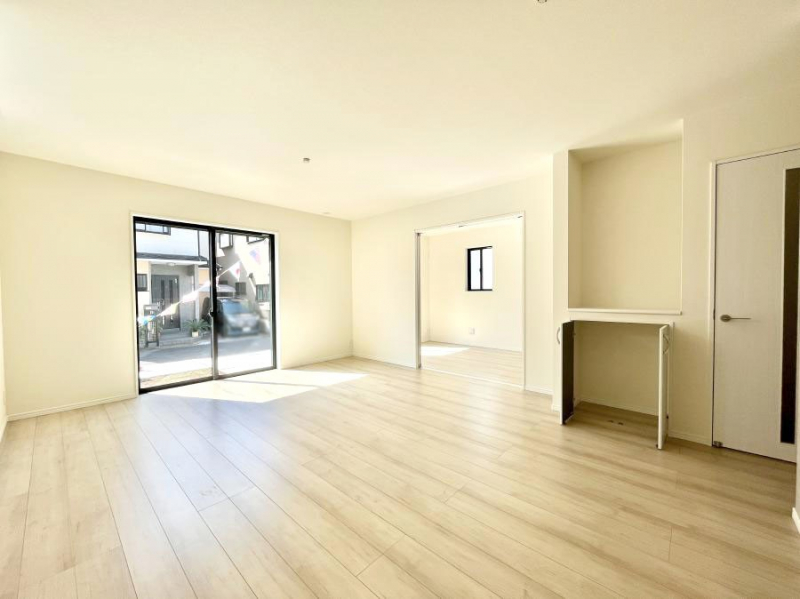 ���̑����ρ@�Ƒ��̏Ί炪���R�Ɛ��܂�Ă���A����ȕ��͋C�̃_�C�j���O�Ɏd�オ���Ă��܂��B