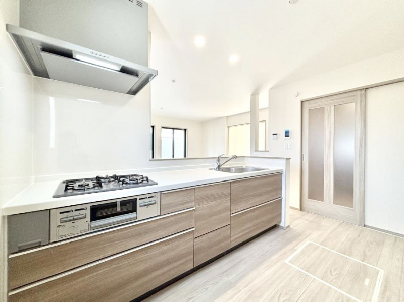 �L�b�`���@���������Ȃ���ł����Ƒ��Ƃ̉�b���y���߂�ΖʃL�b�`��