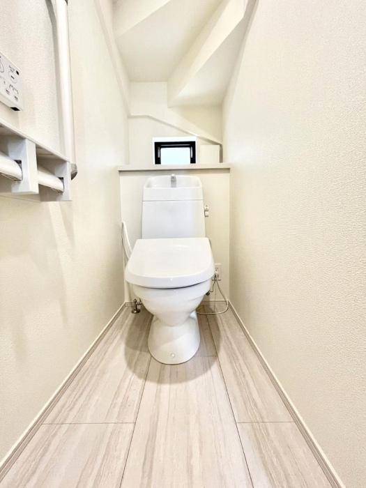 �g�C���@�g�C����1�K��2�K���ꂼ��ɔz�u����Ă��ĂƂĂ��֗��ł��B 