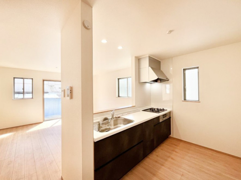 �L�b�`���@���������Ȃ���ł����Ƒ��Ƃ̉�b���y���߂�ΖʃL�b�`��