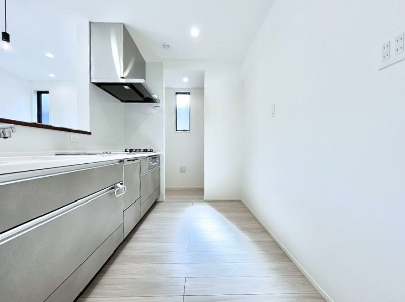 �L�b�`���@�u�₩�ȕ����ʂ蔲����L�b�`���B��������̂Ŗ��邭���C�ɂ��𗧂��܂��B