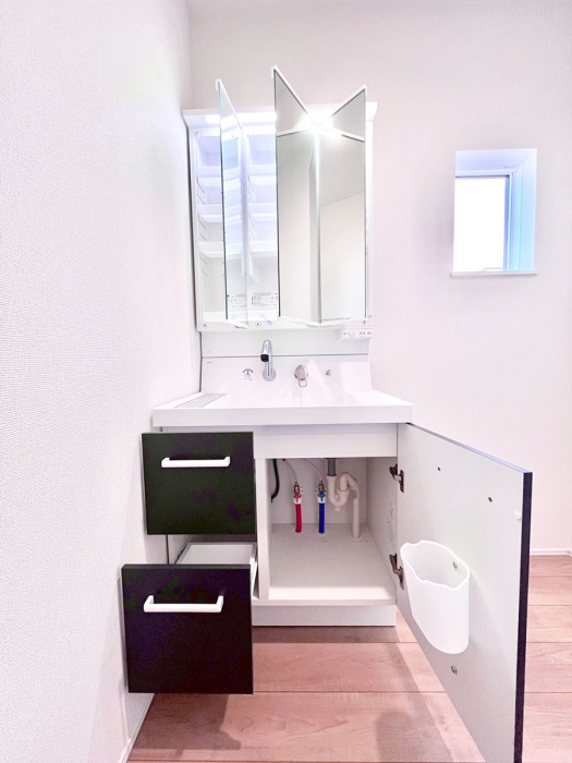 ���̑����ρ@�O�ʋ��̗��ɁA���ϕi��q���p�i�Ȃǂ����[�\�B���ʑ����������ƕۂ��܂��I