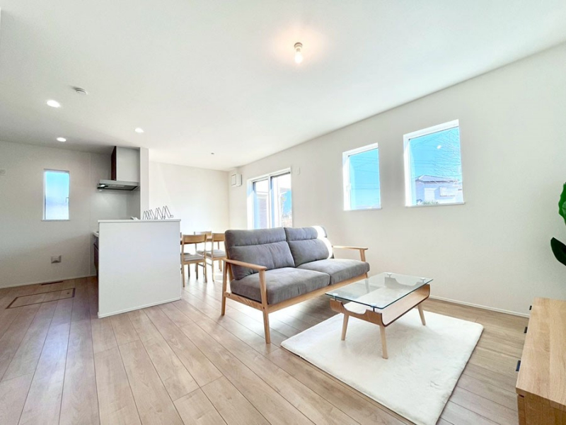 ���r���O�@���Ƒ��̓��₩�Șb�����ŕ�܂�閾�邢���r���O