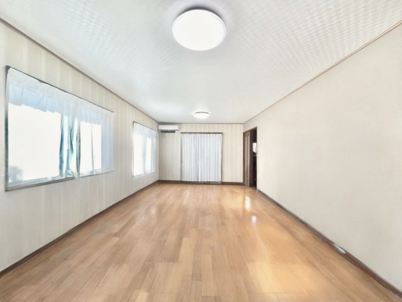 ���r���O�@���邢�z���������A�����̕��͋C�ɖ�������郊�r���O�E�_�C�j���O�B ��CG���H��