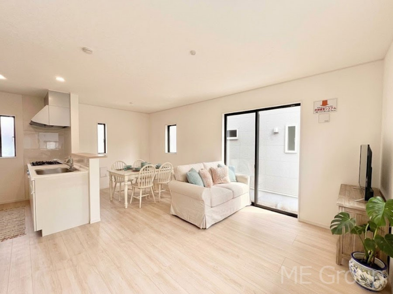 ���r���O�@�傫�ȑ����炽���Ղ�̗z���ƕ����������郊�r���O�@���Ƌ��CG�ł�  