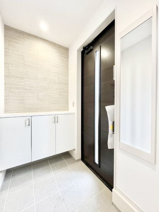 ���ց@�K���X�X���b�g�̓��������փh�A�������Ɍ���͂��Ă���܂�